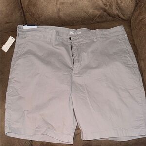 Izod Light Gray Men’s Flat Front Shorts